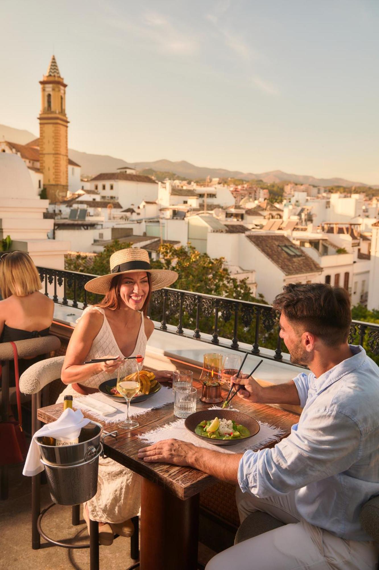 Hotel El Pilar Andalucia Естепона Екстериор снимка